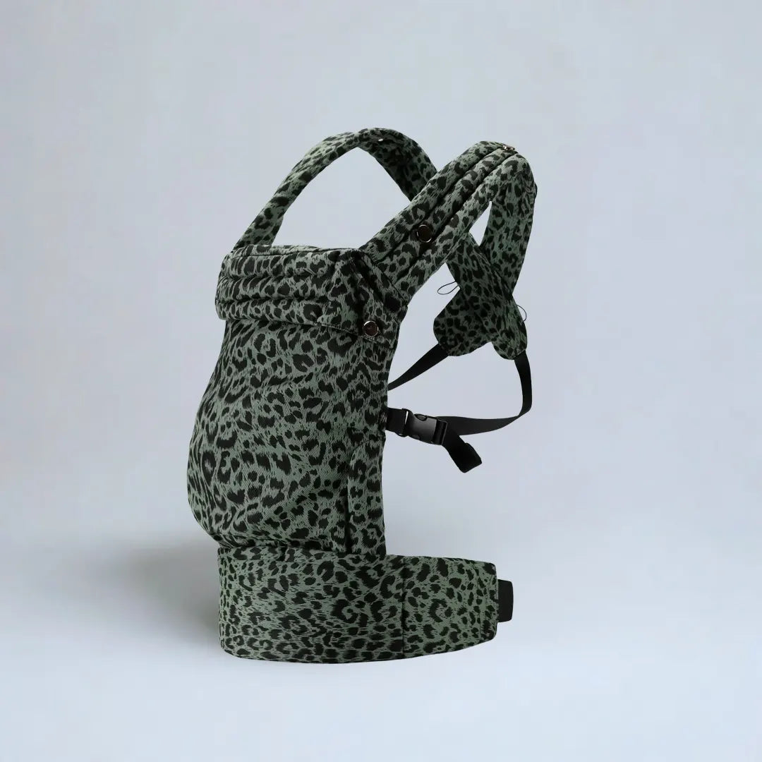 Porte-bébé physiologique en laine d’agneau – ergonomique et confortable