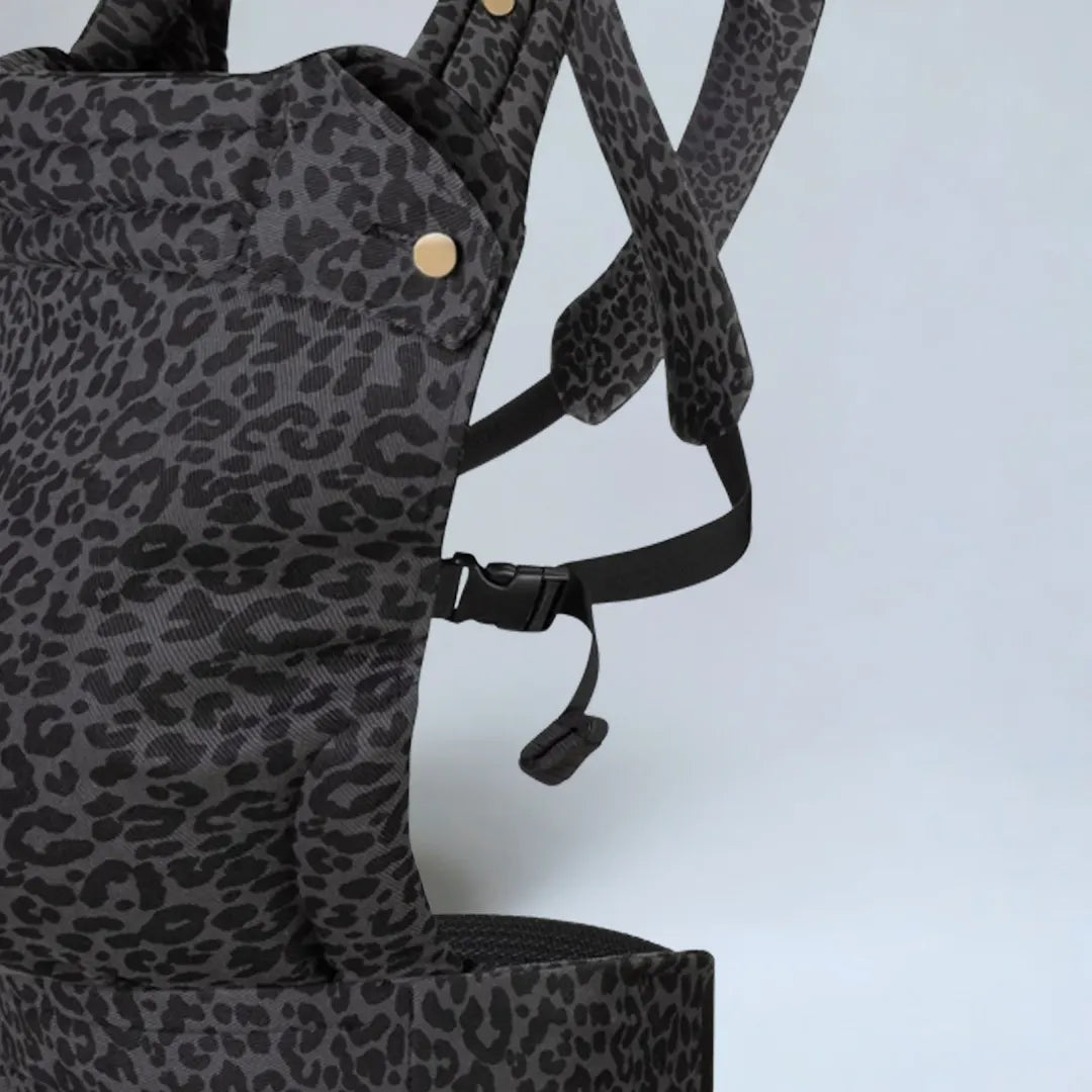 Porte-bébé physiologique en laine d’agneau – ergonomique et confortable